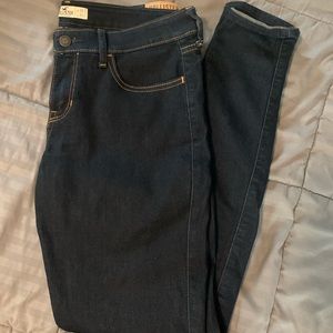 EUC hollister size 7 dark wash skinny jeans